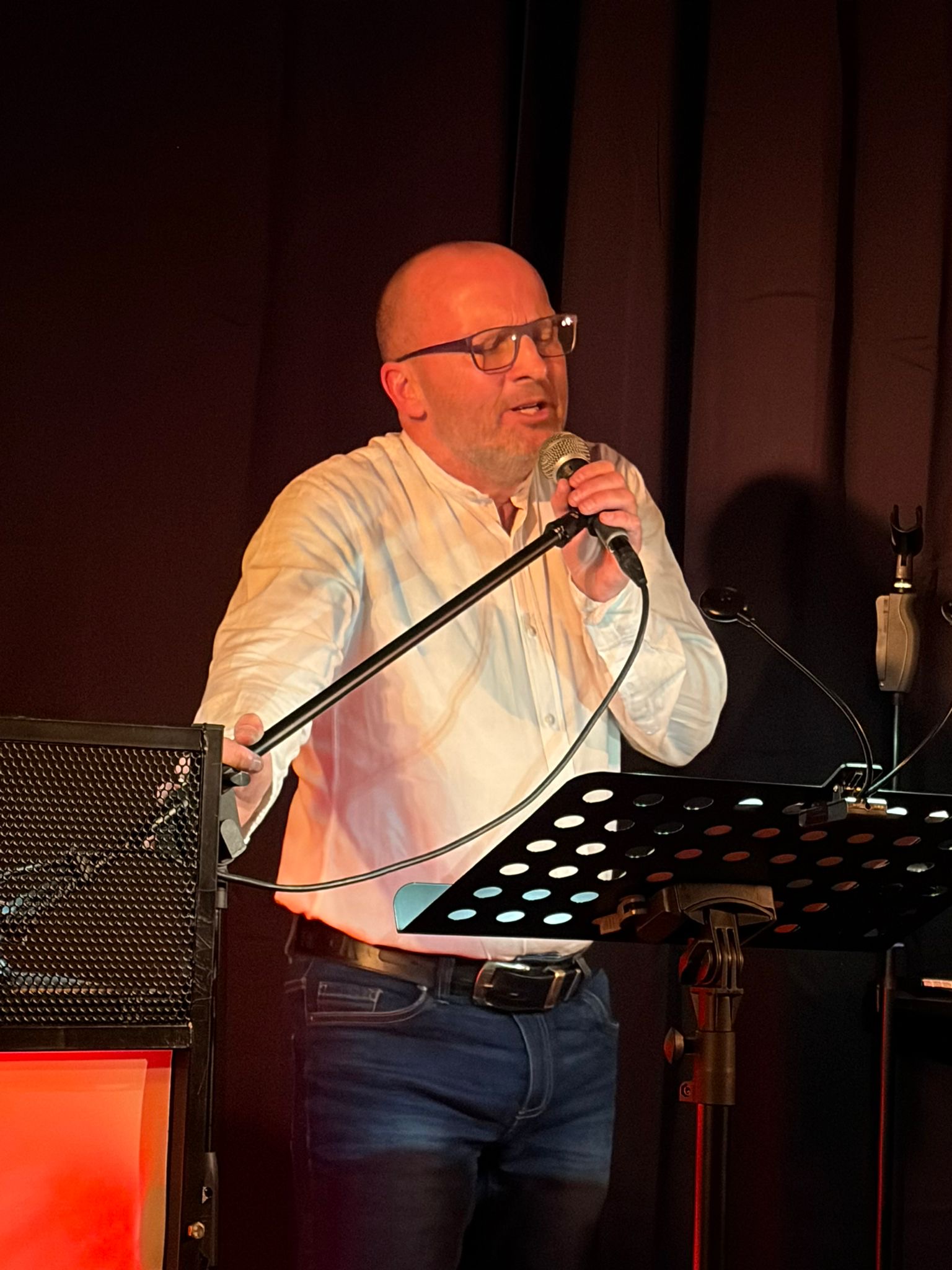 Frank tijdens de voorstelling, foto 2